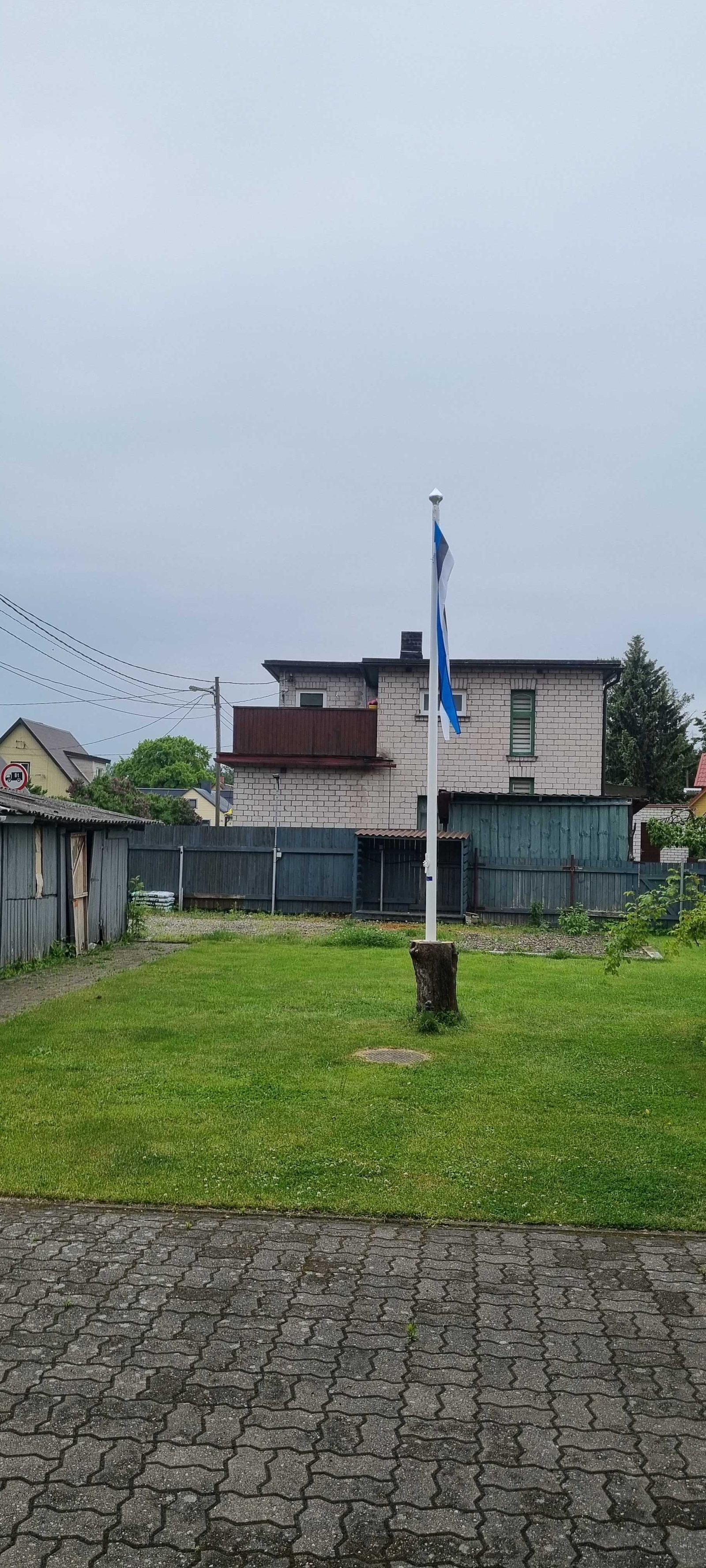 Kännule paigaldatud lipumast