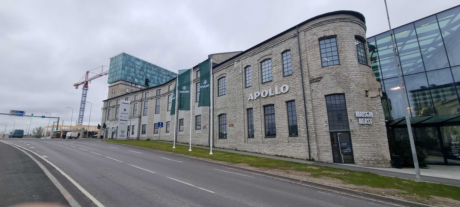 Sossi mäe eri pikkusega lipumastid